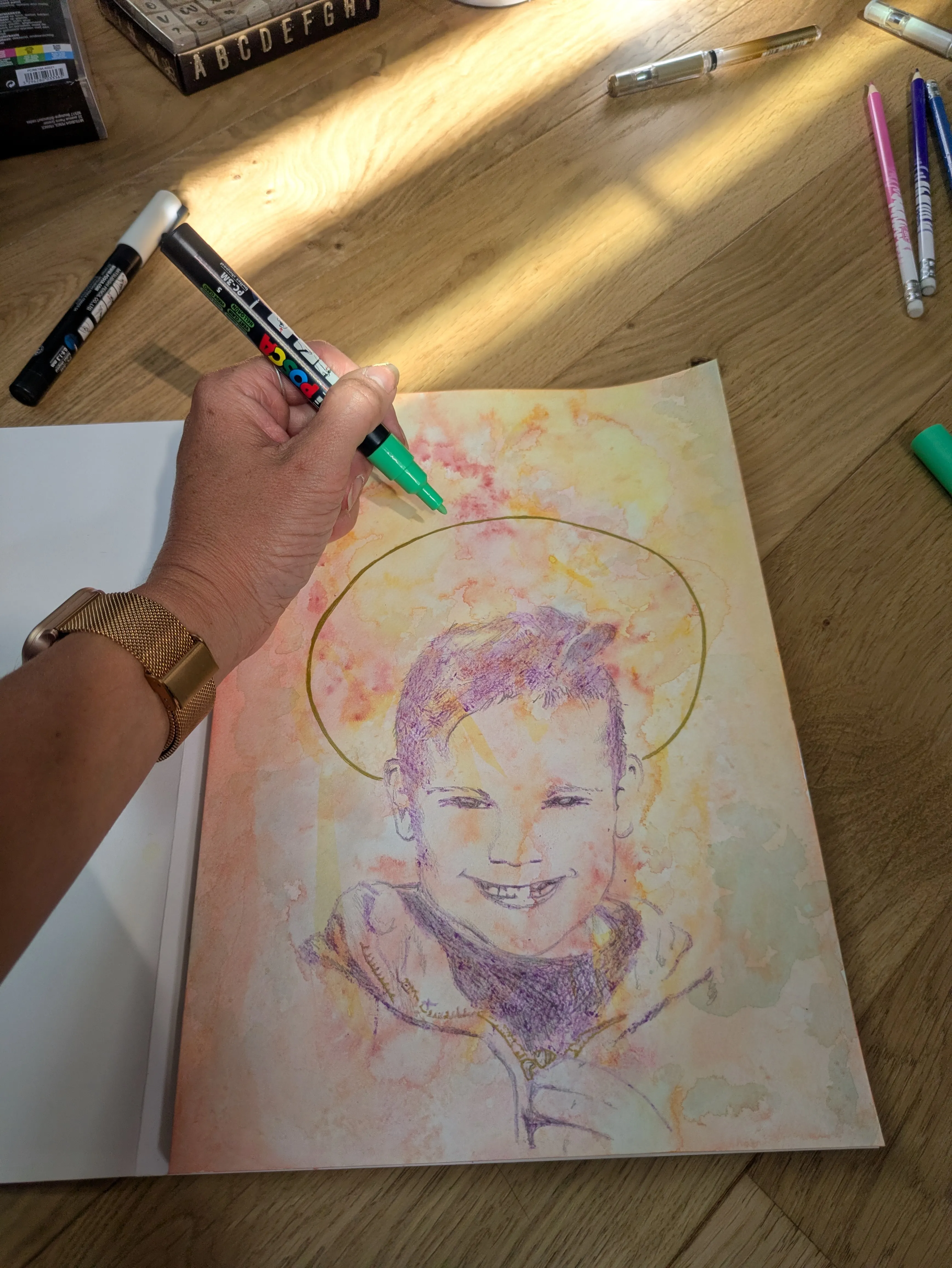 Personnalisation d’un portrait lors d’un atelier créatif à Strasbourg